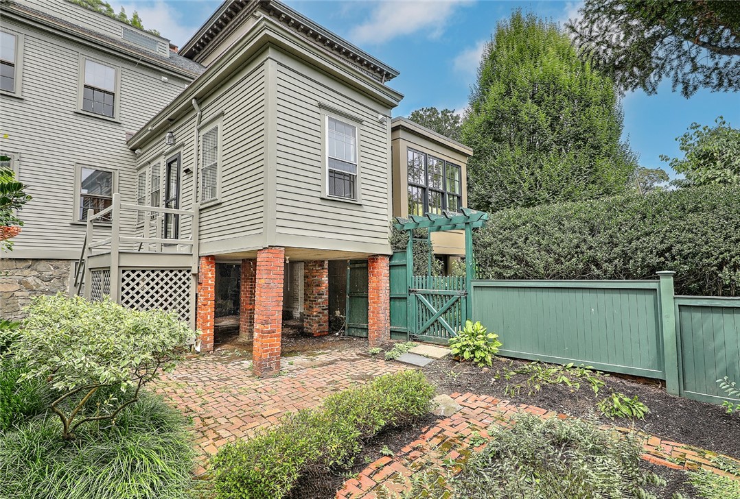 10 Arnold Street