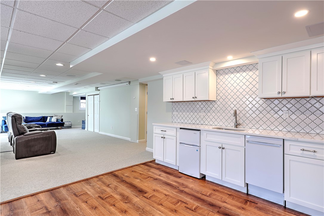 14 Howland Farm Road