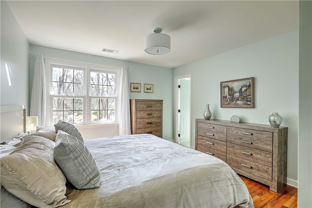 14 Howland Farm Road