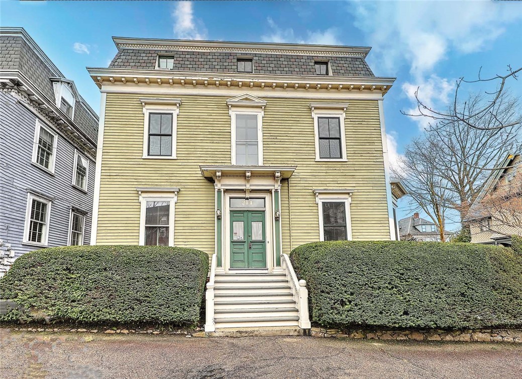 214 Bowen Street