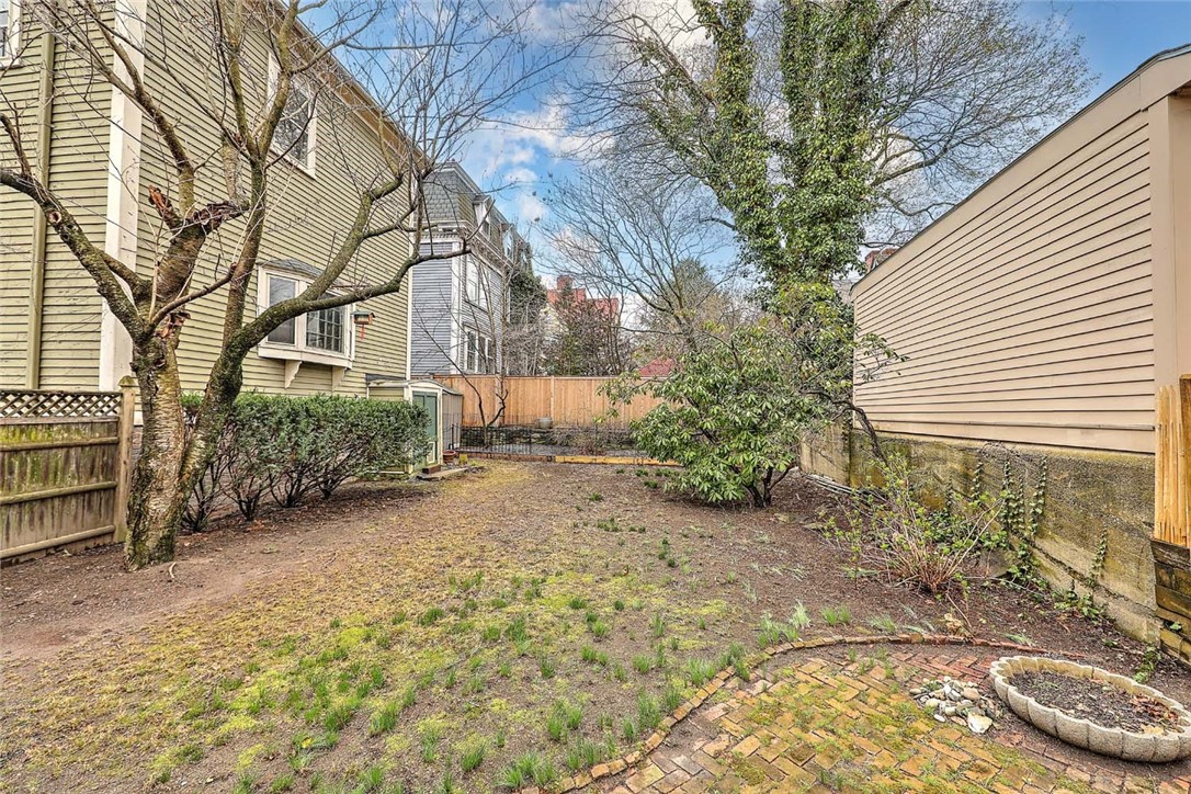 214 Bowen Street
