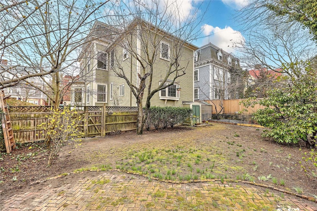 214 Bowen Street