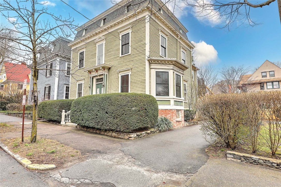 214 Bowen Street