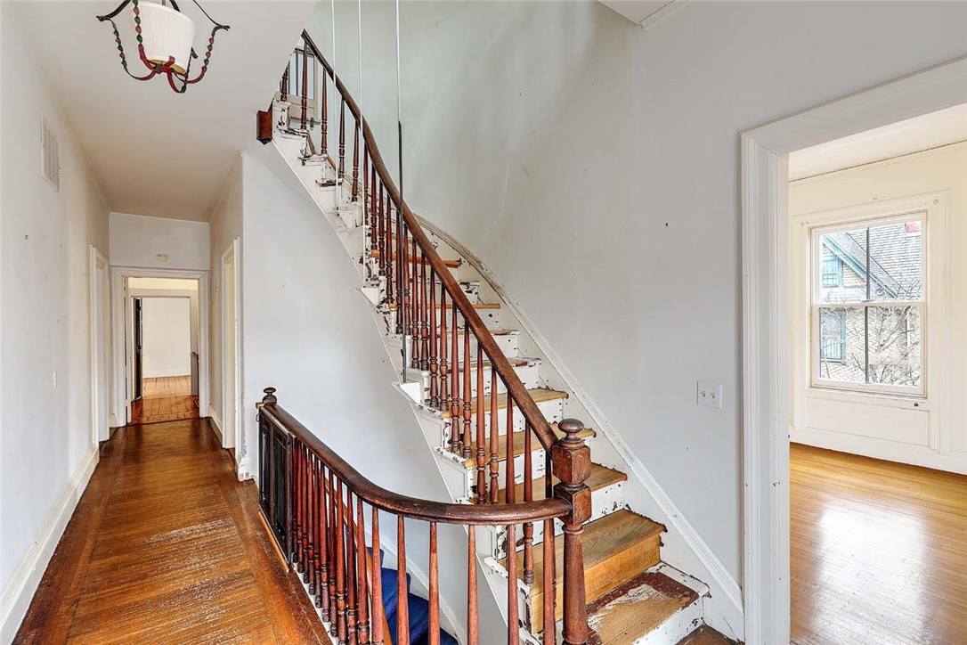 214 Bowen Street