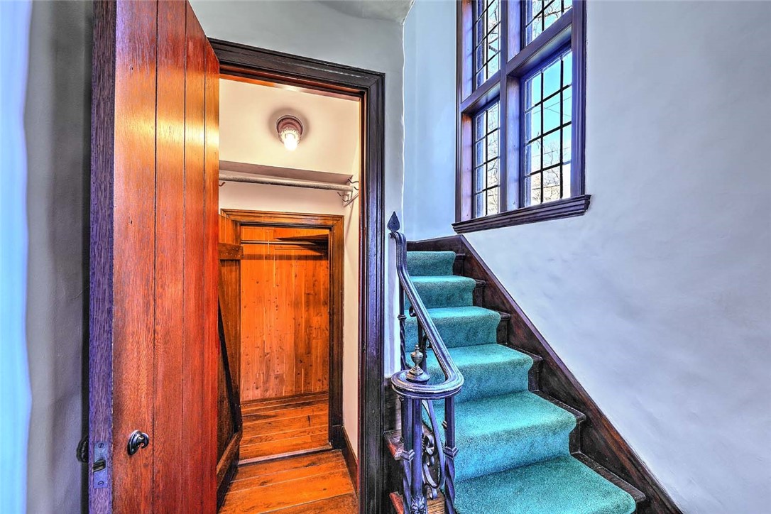 21 Laurel Avenue