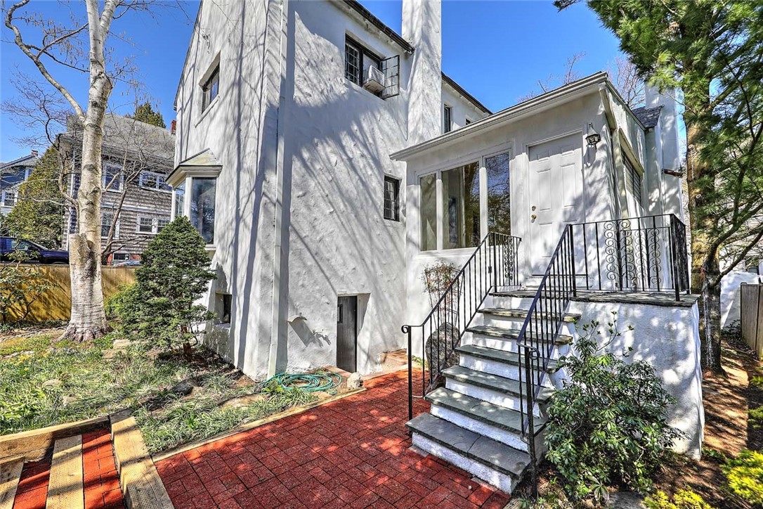21 Laurel Avenue