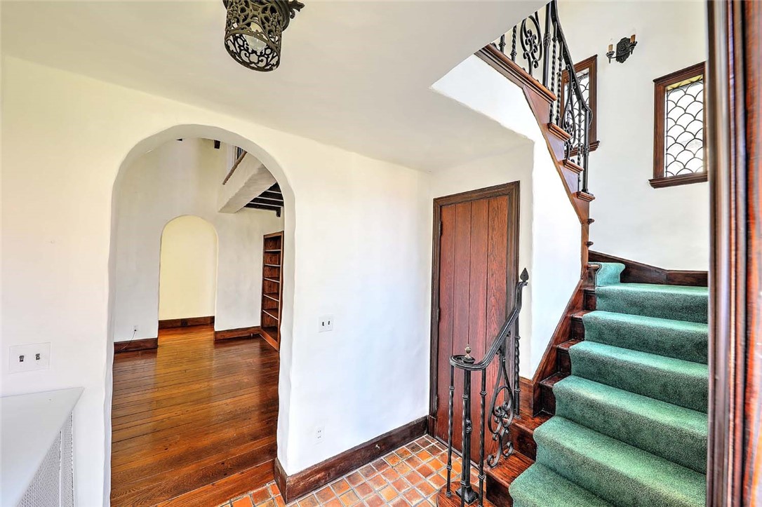 21 Laurel Avenue