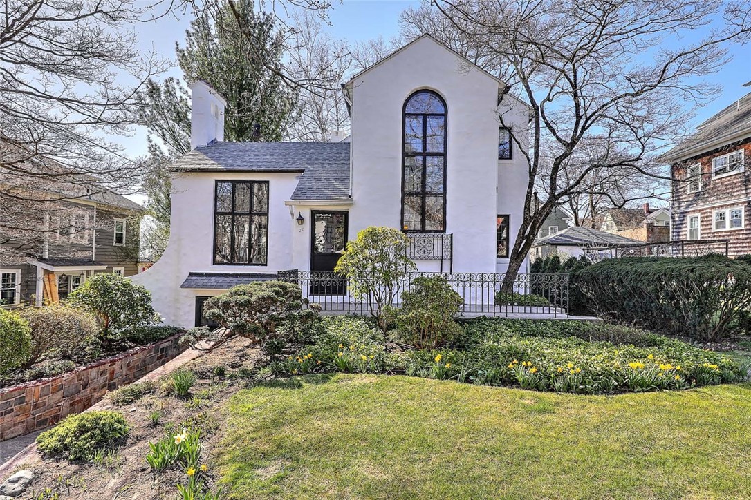 21 Laurel Avenue