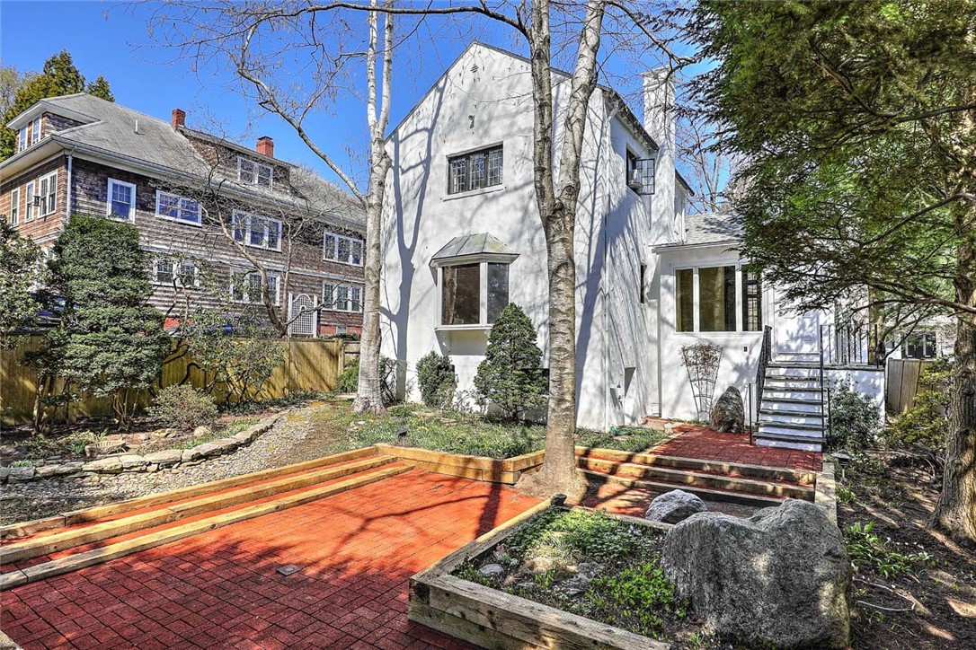 21 Laurel Avenue