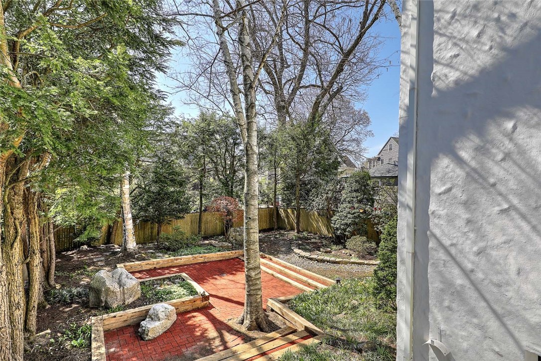 21 Laurel Avenue