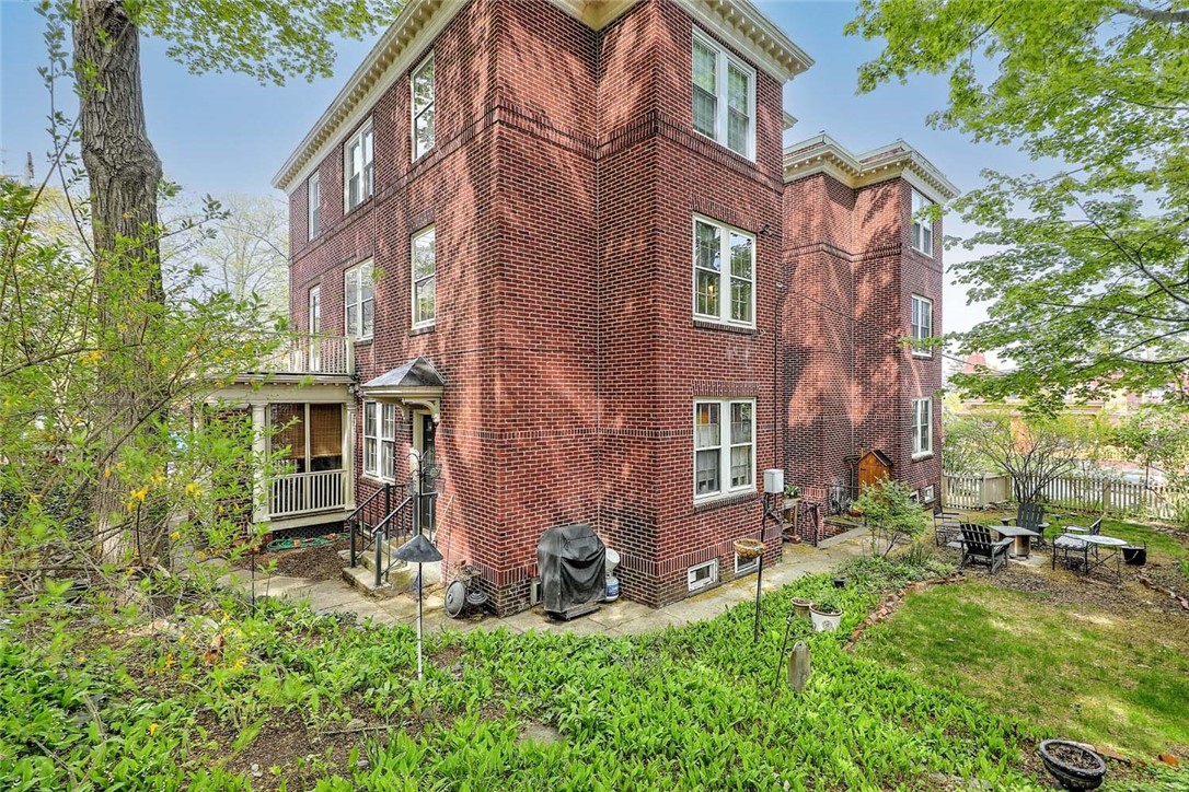 231 Doyle Avenue 2R