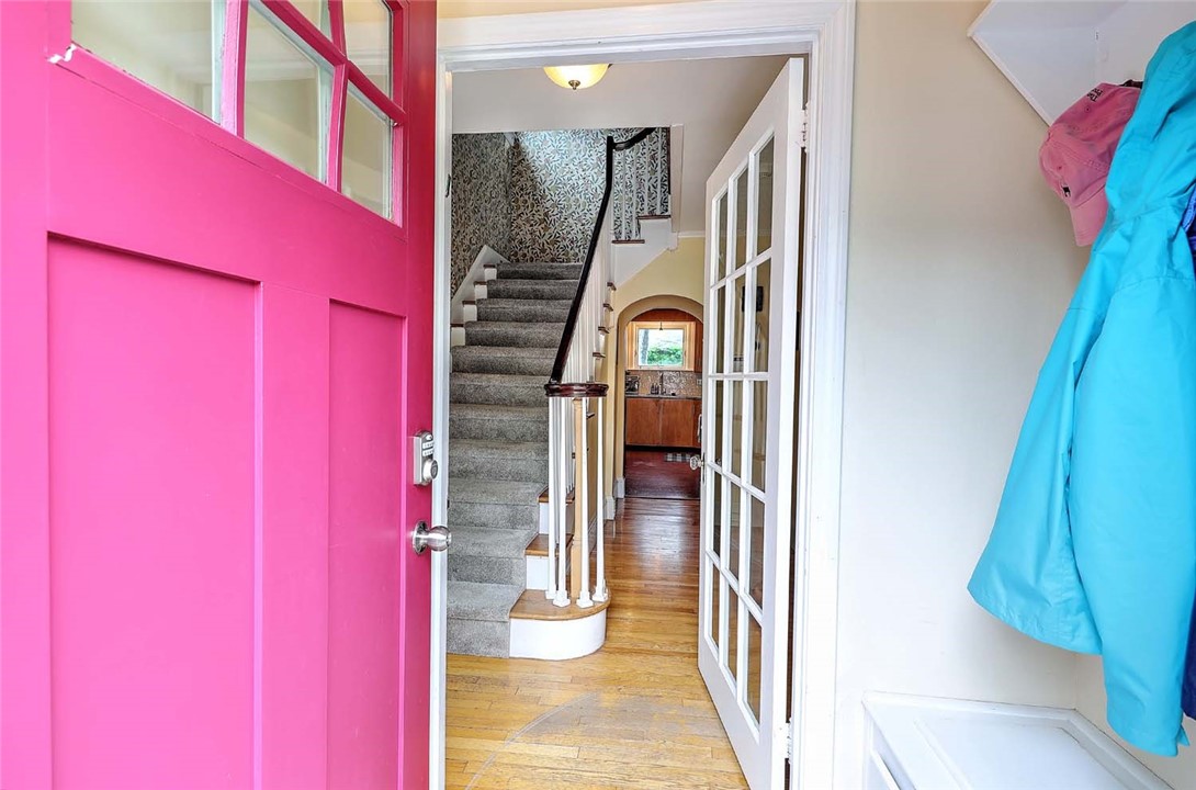 10 Clarendon Avenue