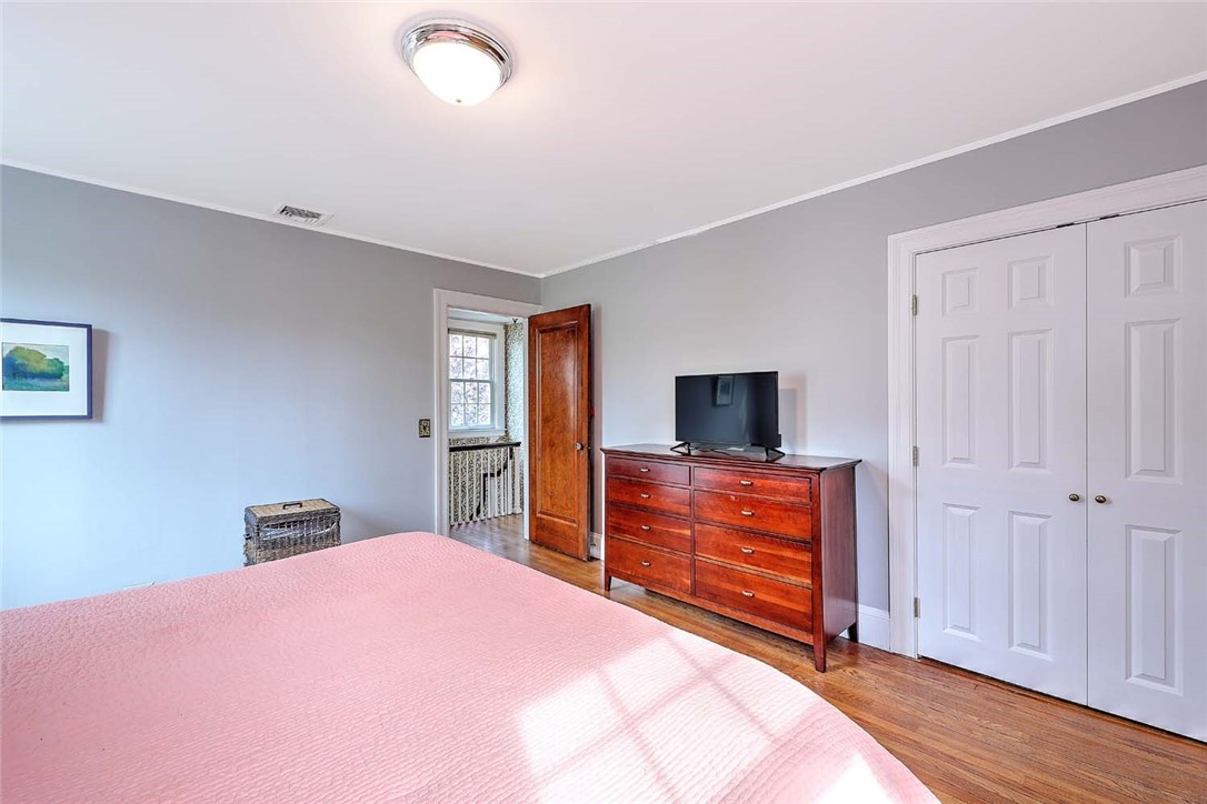 10 Clarendon Avenue