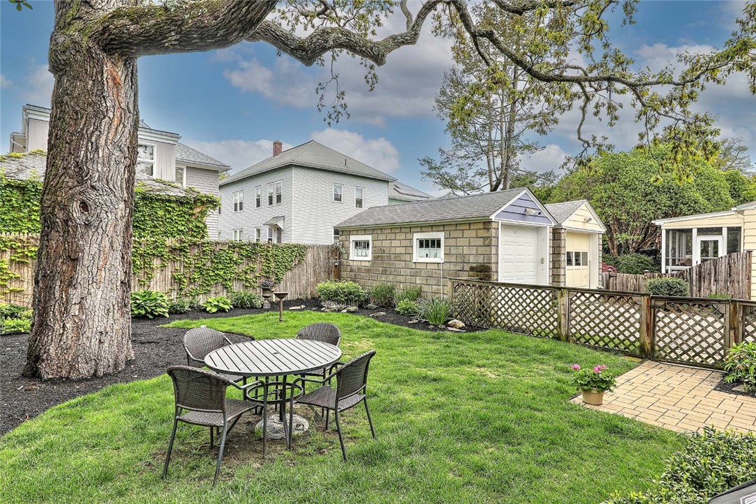 10 Clarendon Avenue