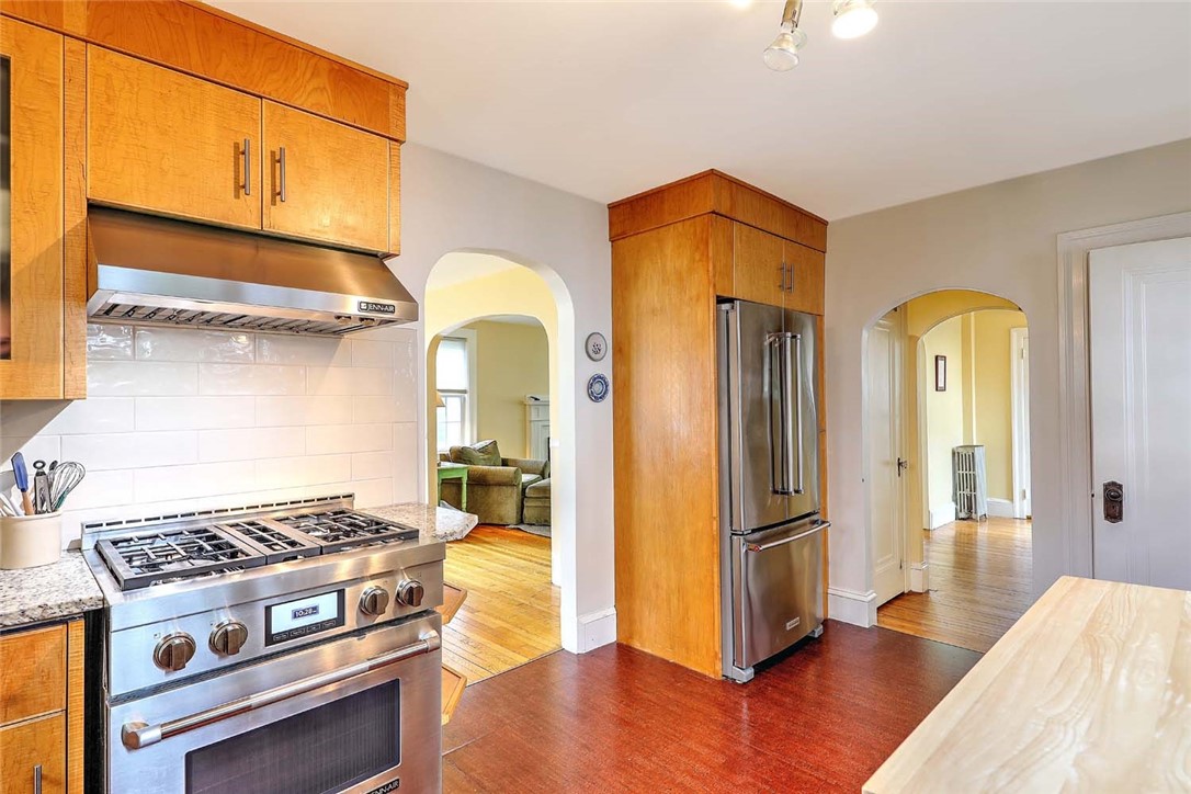 10 Clarendon Avenue