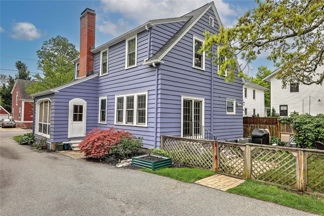 10 Clarendon Avenue