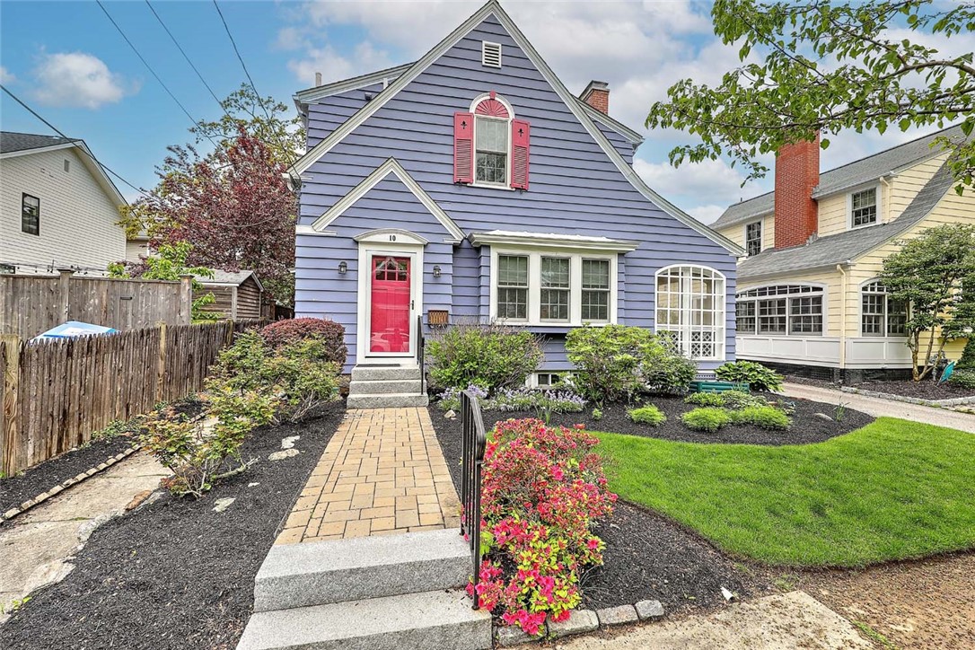 10 Clarendon Avenue