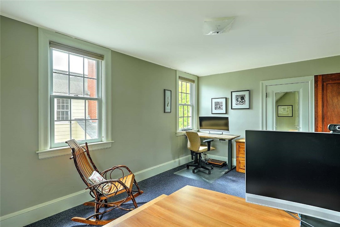 10 Clarendon Avenue