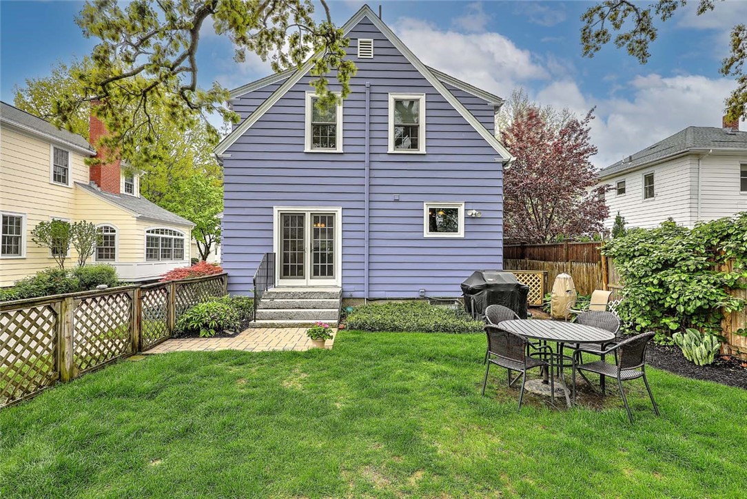 10 Clarendon Avenue