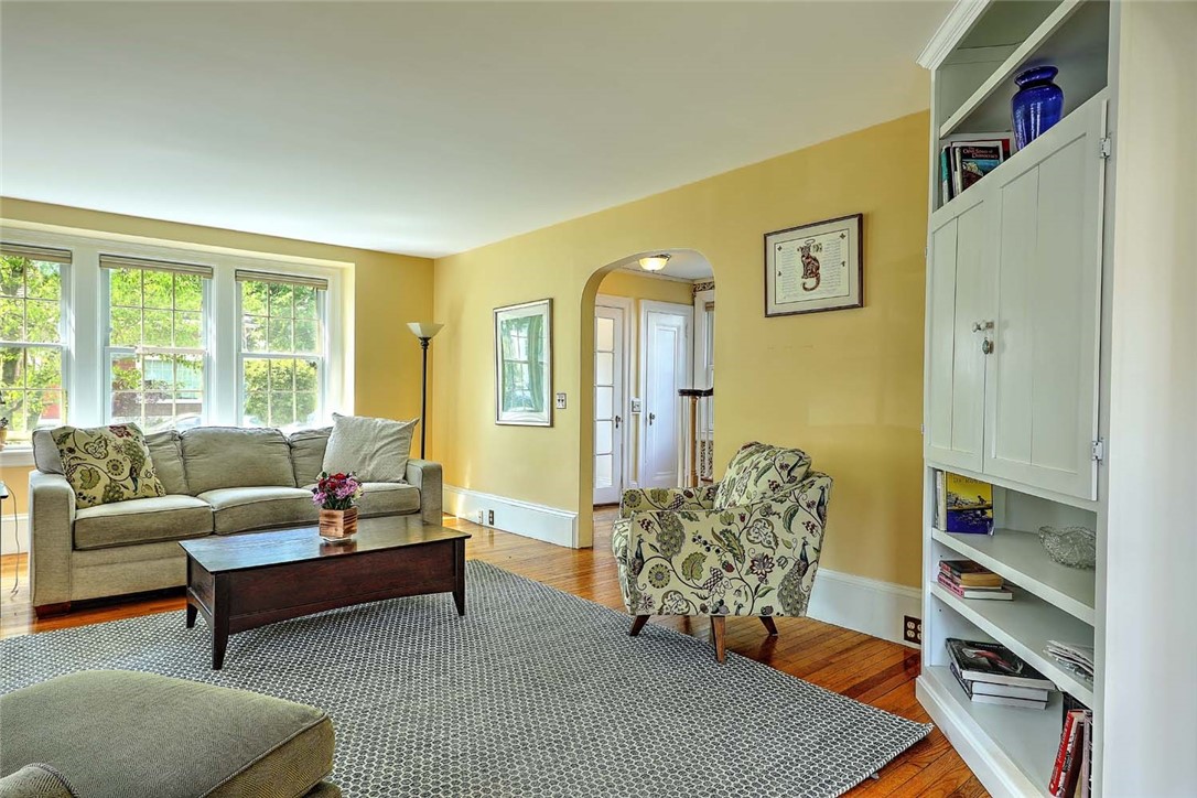 10 Clarendon Avenue