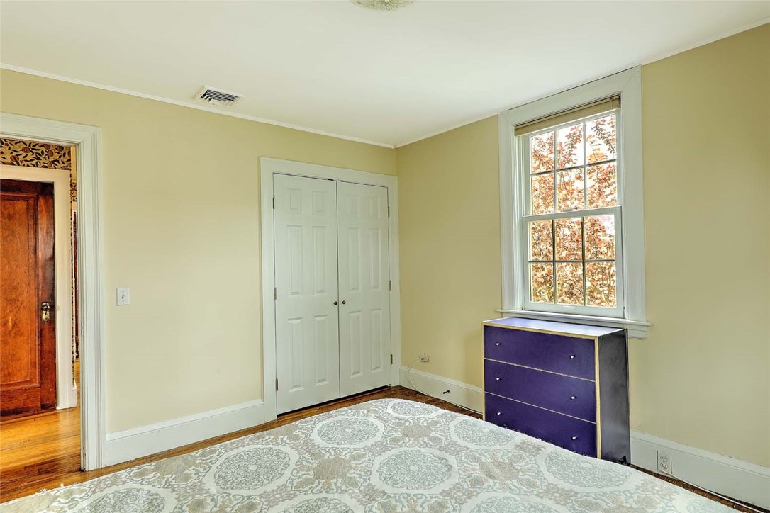 10 Clarendon Avenue