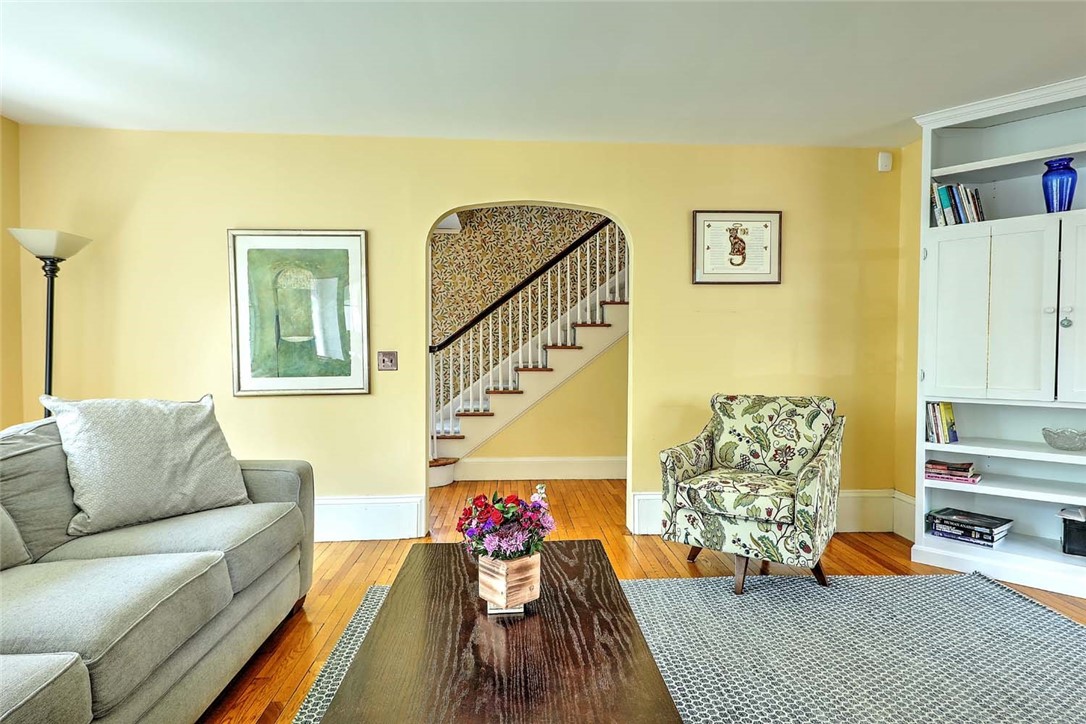 10 Clarendon Avenue