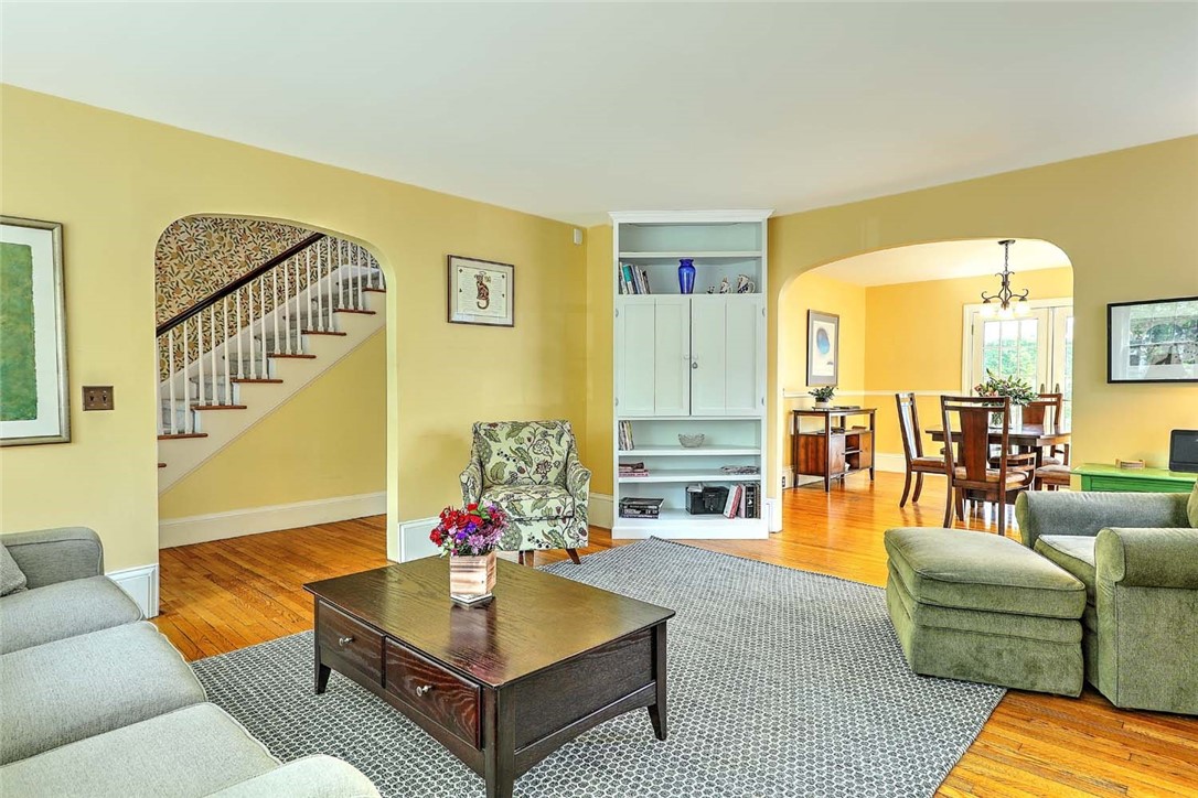 10 Clarendon Avenue