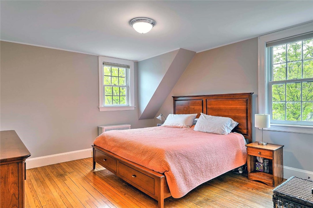 10 Clarendon Avenue