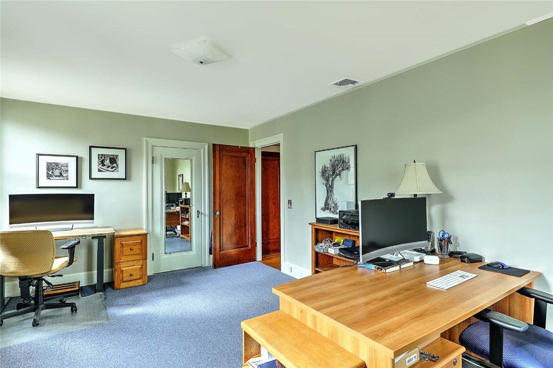 10 Clarendon Avenue