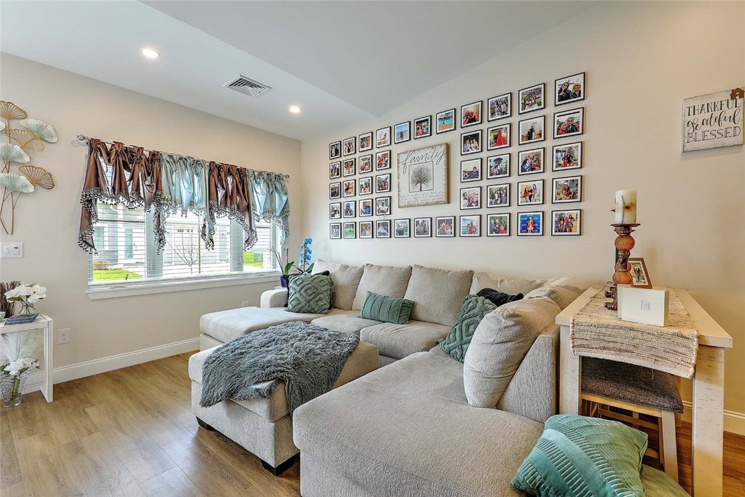 77 West Valley Circle 77