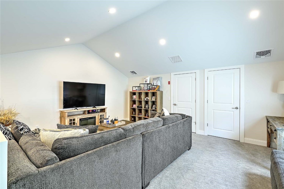 77 West Valley Circle 77