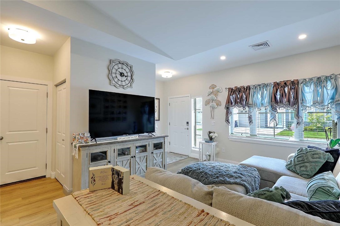 77 West Valley Circle 77