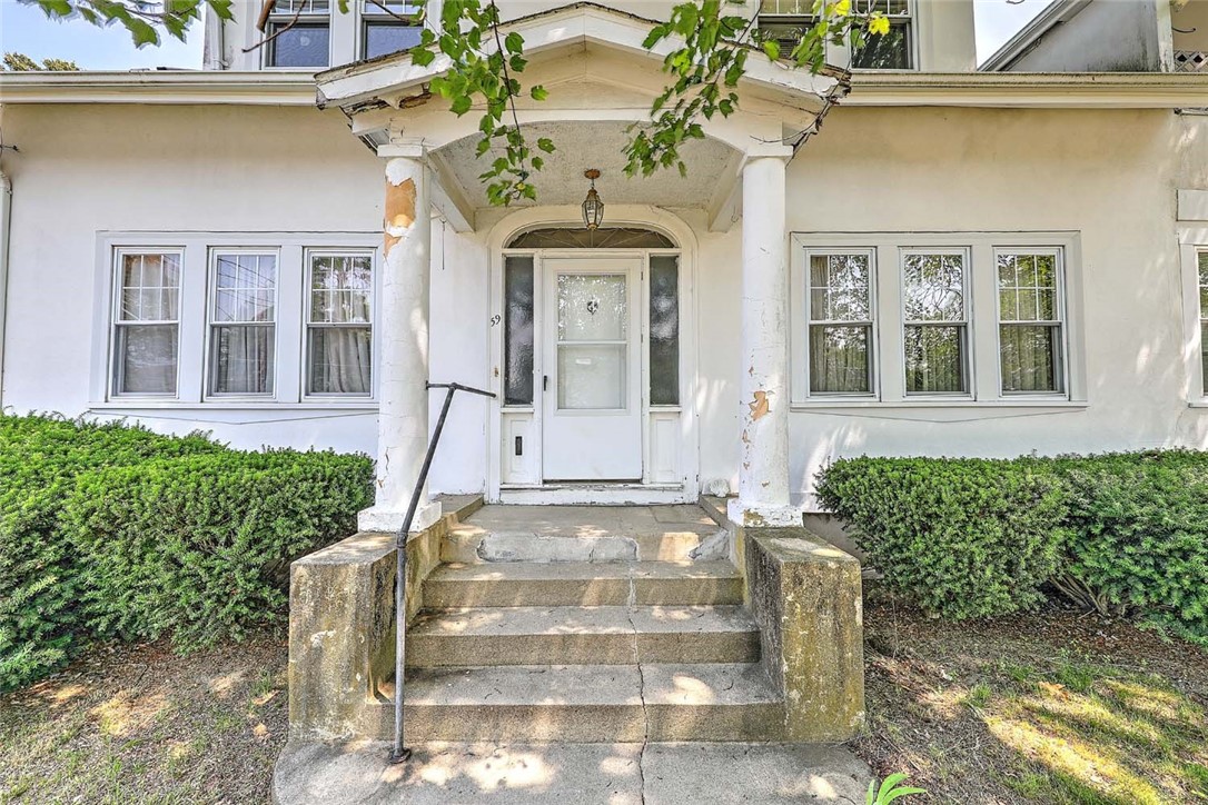 59 Colonial Avenue