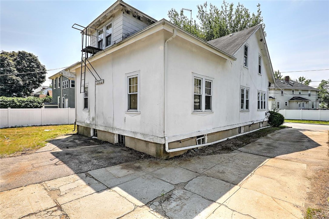 59 Colonial Avenue