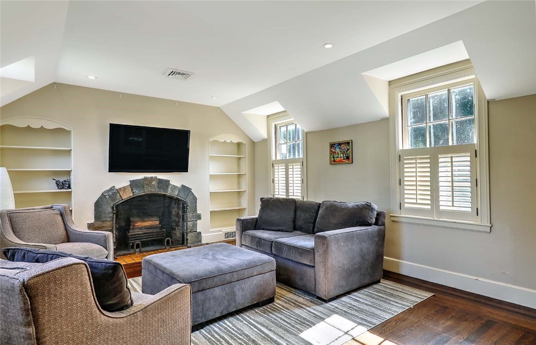 9 Kenilworth Way