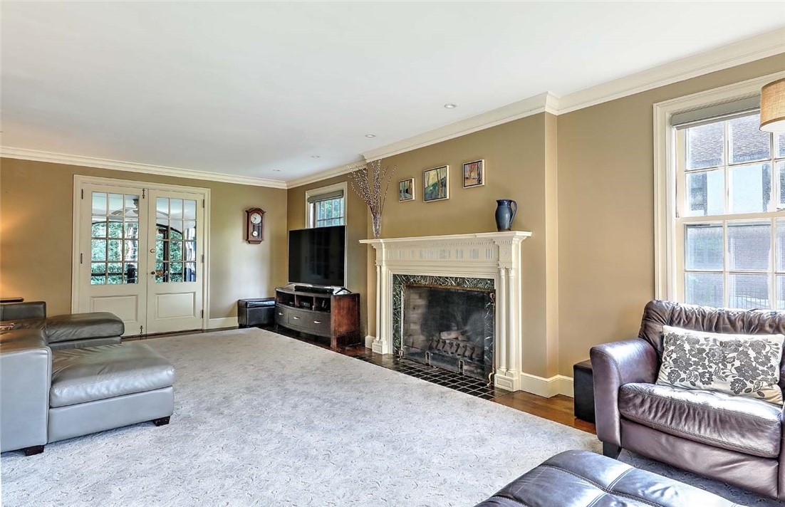 9 Kenilworth Way