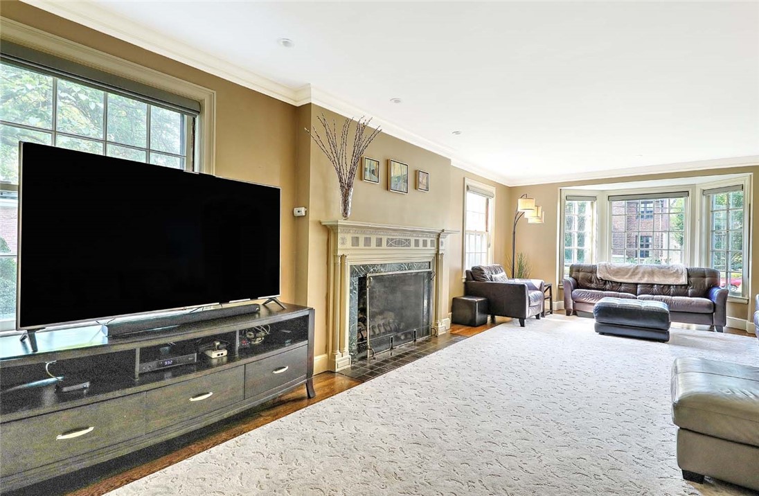 9 Kenilworth Way