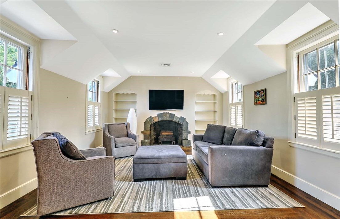 9 Kenilworth Way