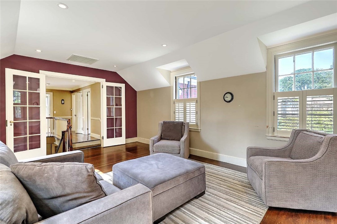 9 Kenilworth Way