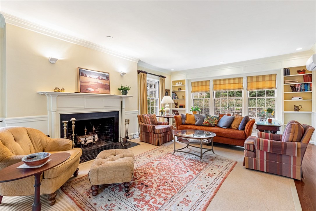 76 Freeman Parkway