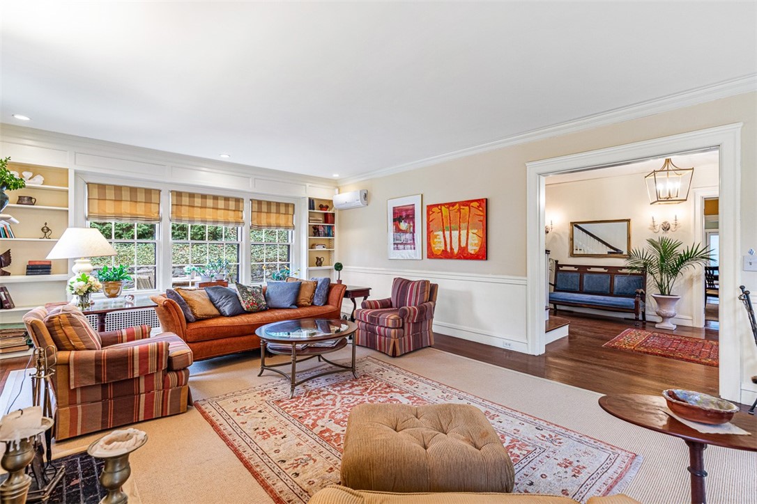 76 Freeman Parkway
