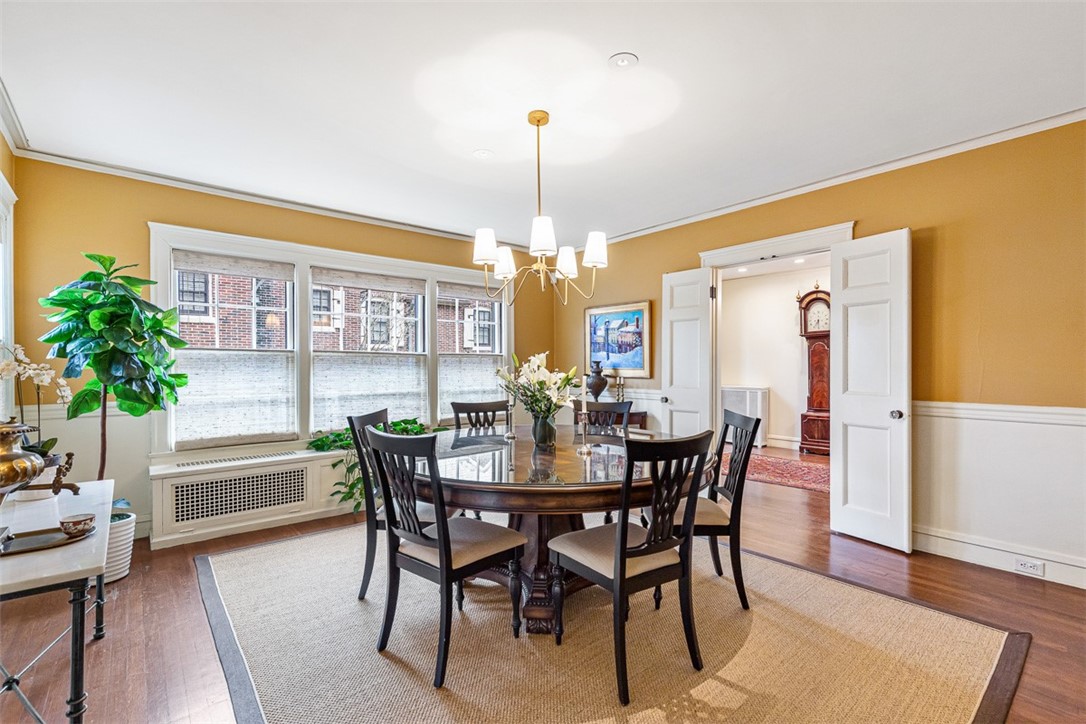 76 Freeman Parkway