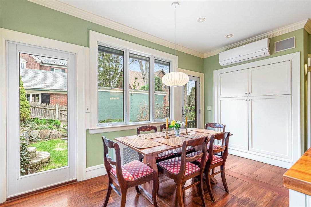 76 Freeman Parkway