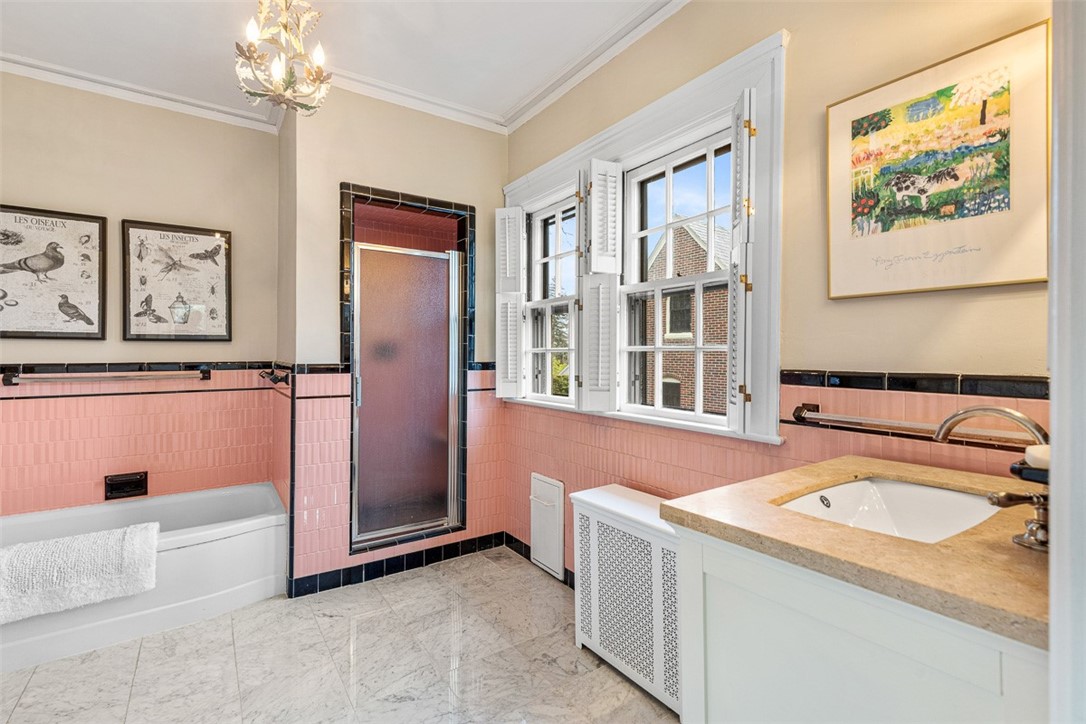 76 Freeman Parkway