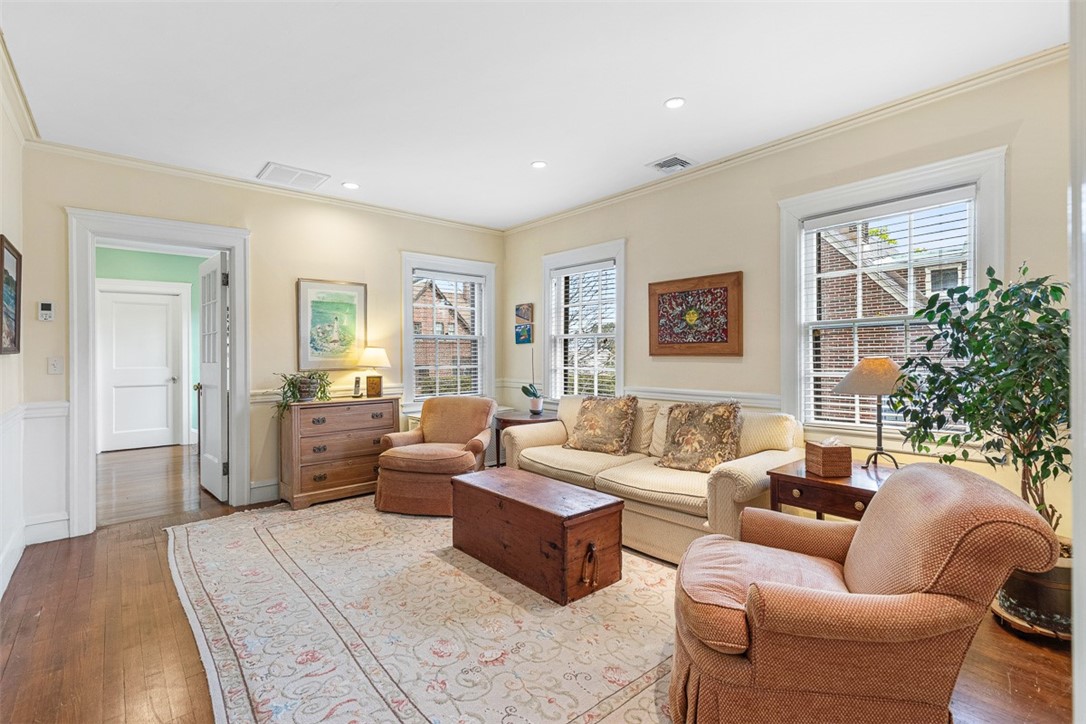 76 Freeman Parkway