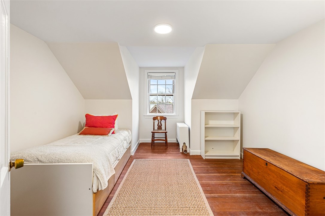 76 Freeman Parkway