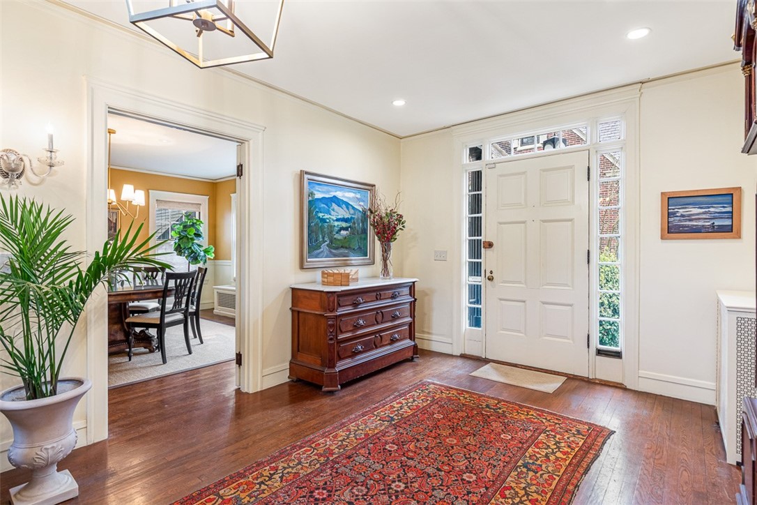 76 Freeman Parkway