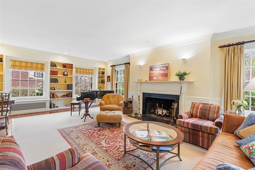76 Freeman Parkway