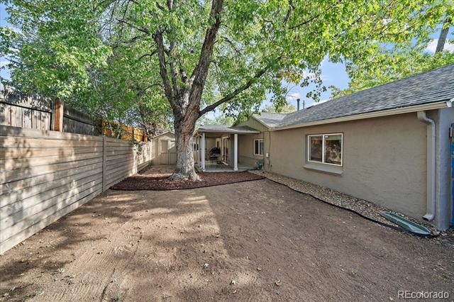 2001 W Wesley Avenue
