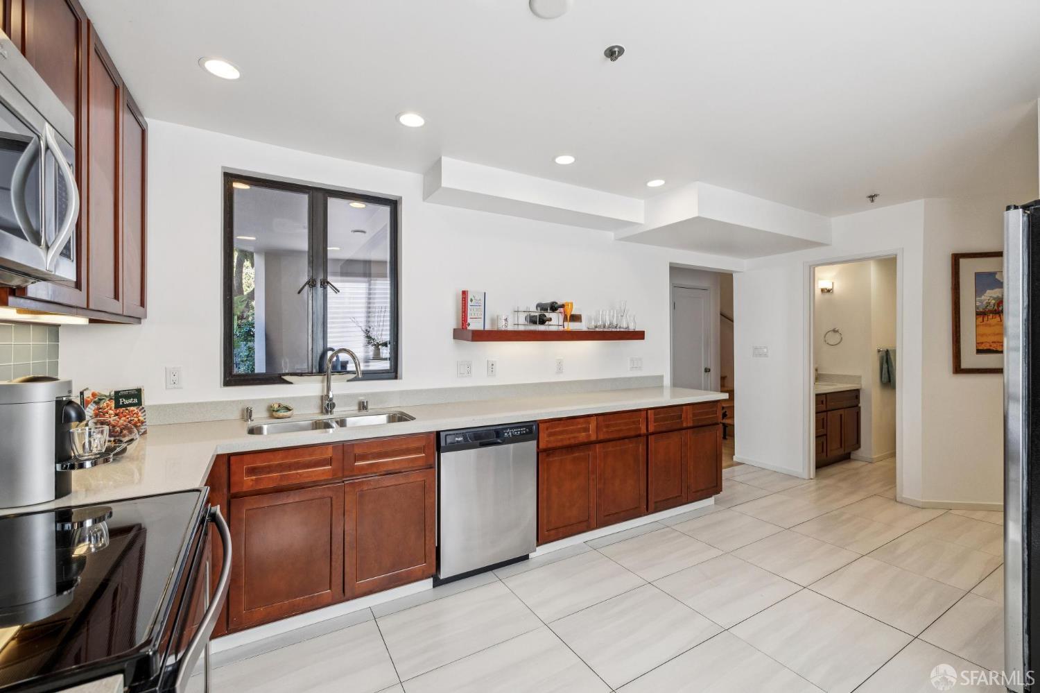 156 Lombard Street # 37